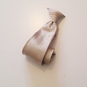Clip on neck tie